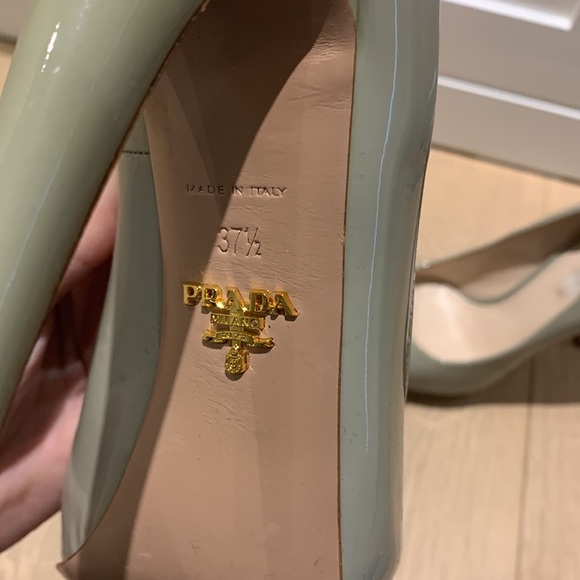 Shiny beige Prada 37,5 very high heels - Picture 2 of 3